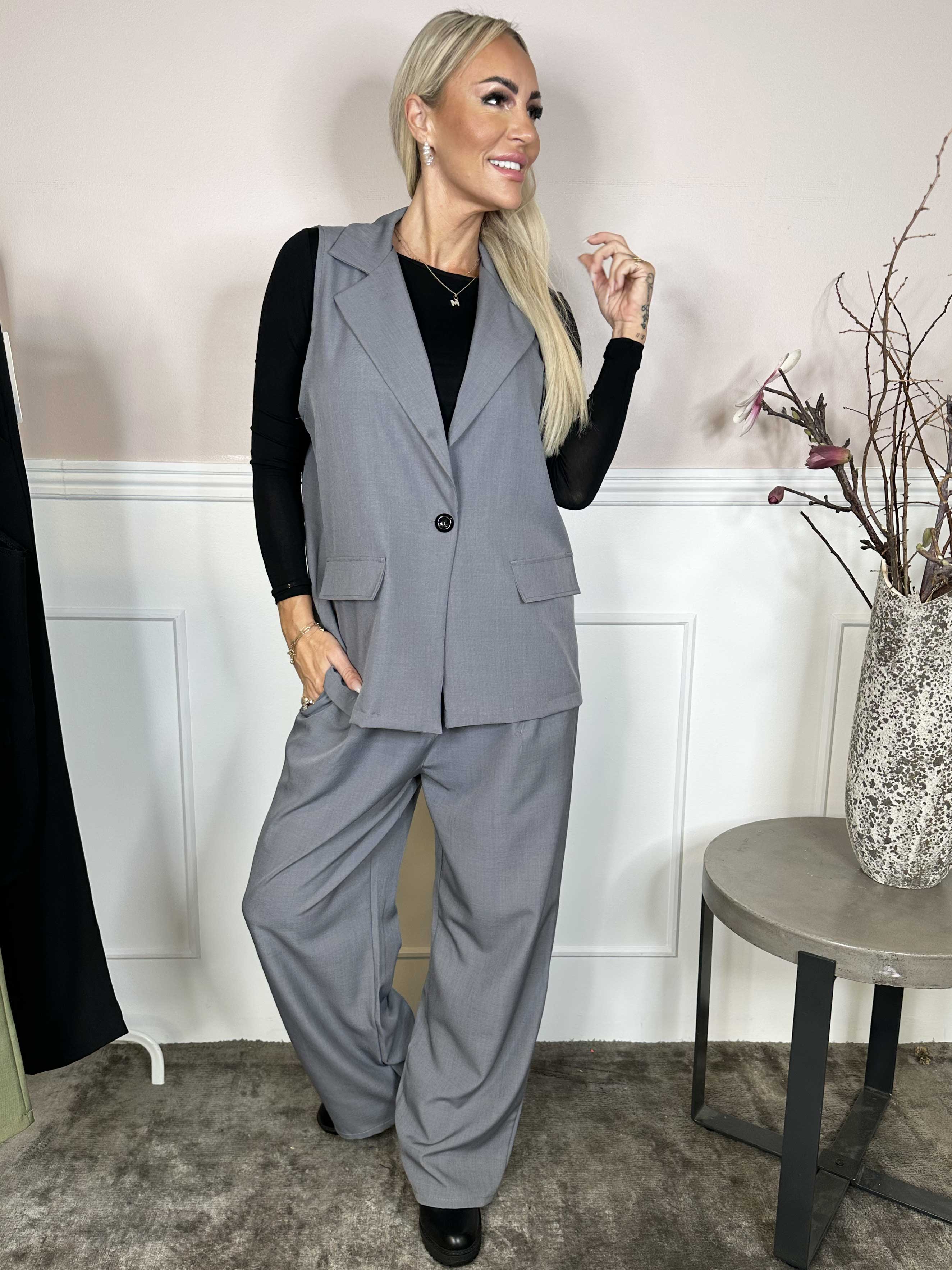 Shadia Pants - Enfärgade kostymbyxor med resår i ryggen